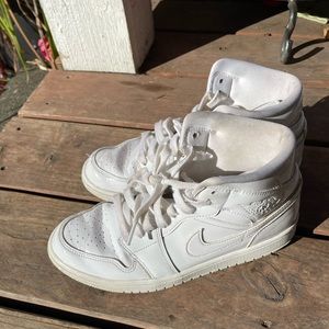 Womens air Jordan’s MID